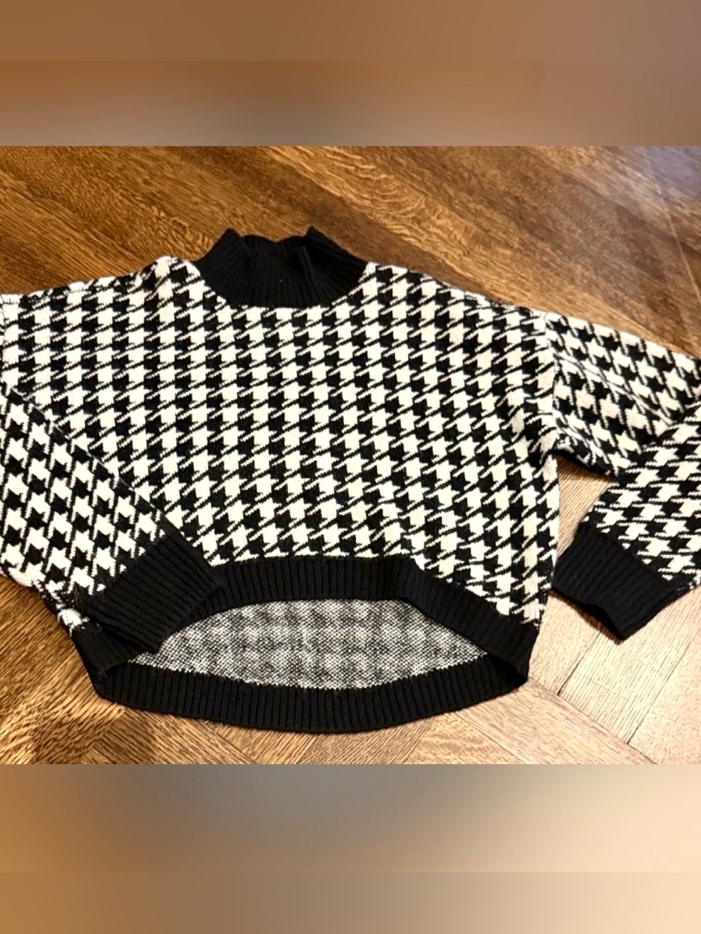 HABITUAL Houndstooth Knit Sweater Small Cropped Black White